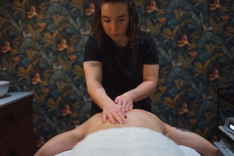 Masajes de piernas y espalda en Kalma Beauty en Oviedo